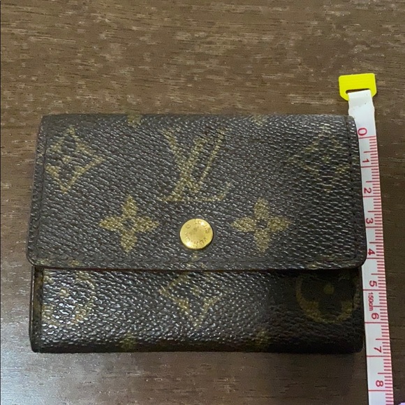 Pre-loved LV monogram card holder - Picture 9 of 9